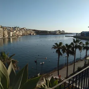  Pensión Seafront Akwador